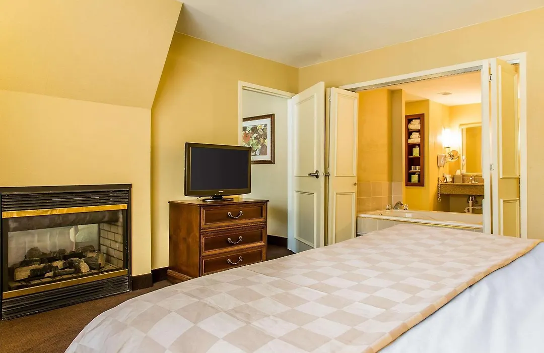 Clarion Hotel & Suites Hamden-New Haven-1